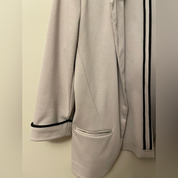 ✨Suzy Shier Nude Blazer🔥- Size L - Picture 2 of 5